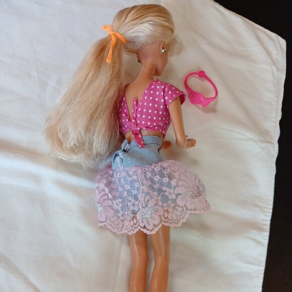 1976 Mattel Barbie Blonde Hair & Blue Eyes Twist & Turn at Waist - Knees Bend - Picture 3 of 12